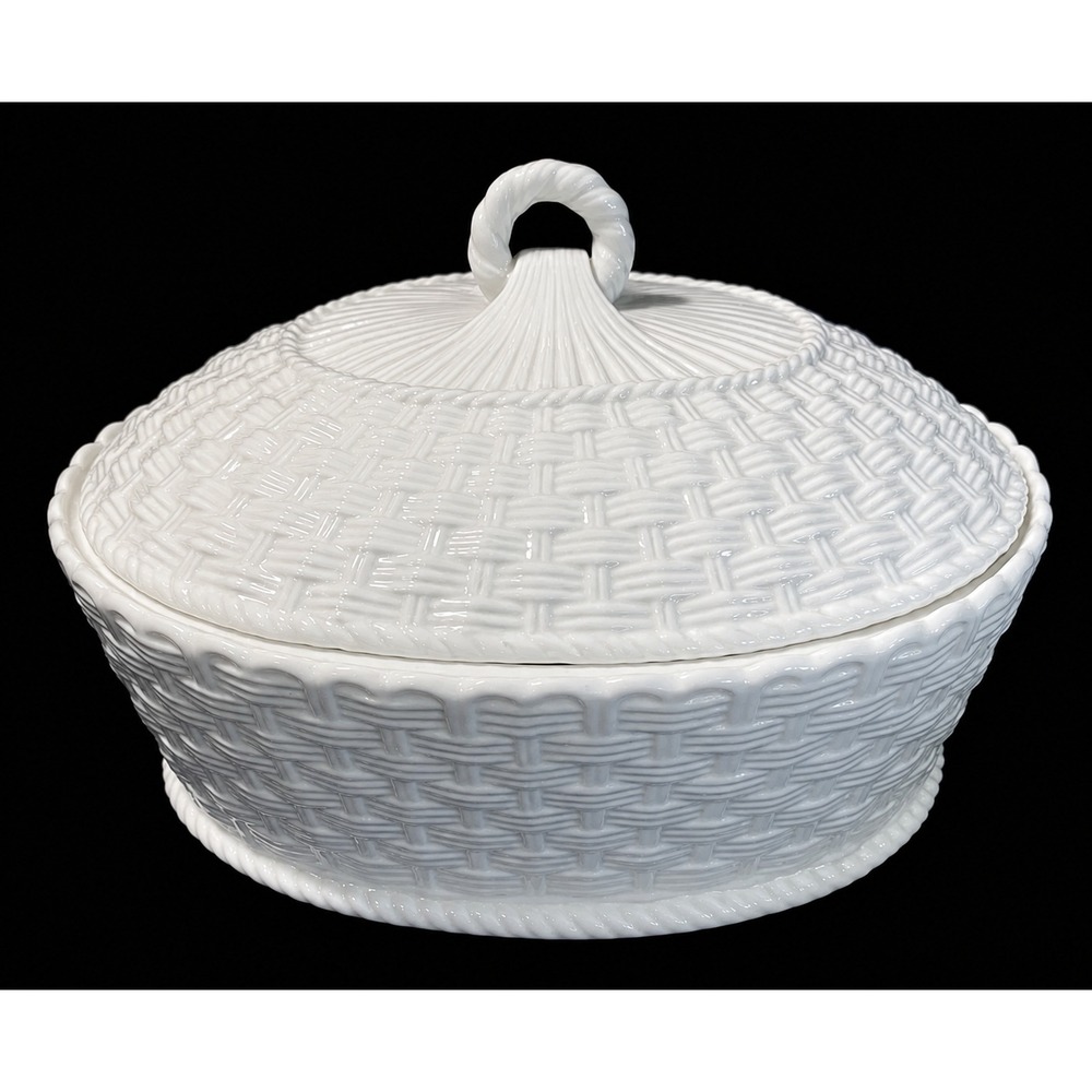 BELLEEK 2 Quart Everyday Oval Covered Casserole Dish Basket Weave White NEW
